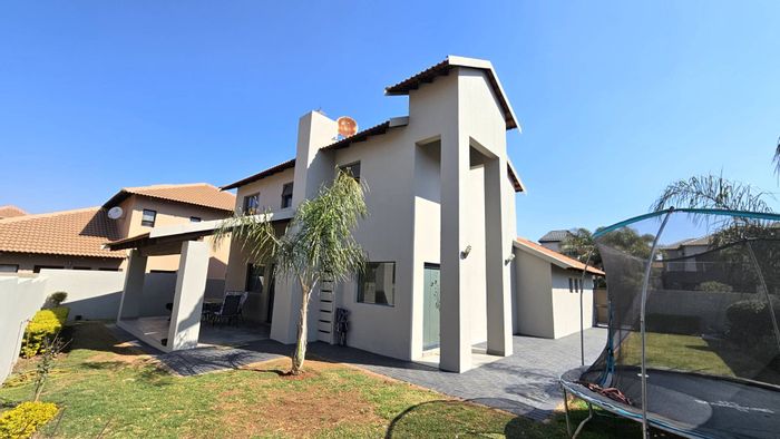 For Sale: 3-Bedroom House in Melodie with secure estate, parks, and spacious design.