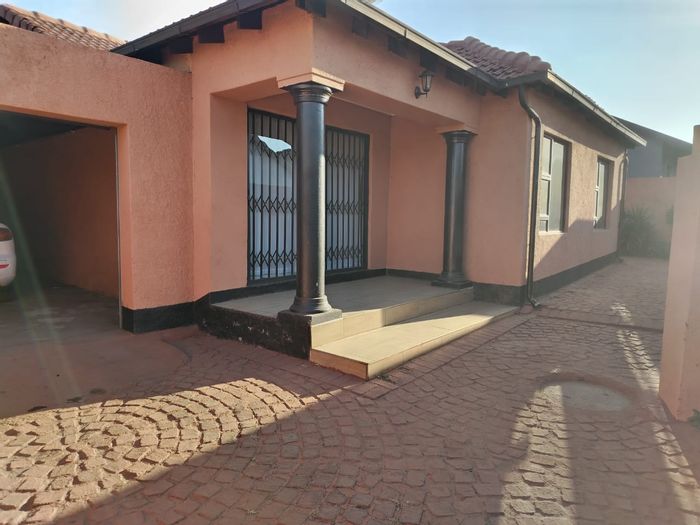 3-Bedroom House with Garage and Driveway in Clayville Ext 13, For Sale.