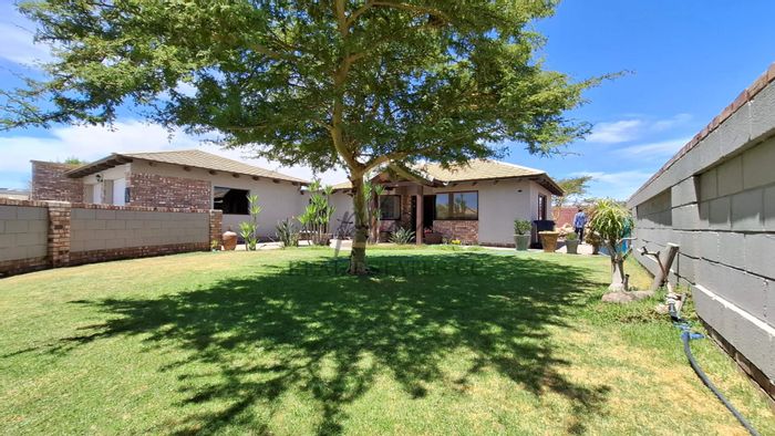 House for Sale in Swakopmund Ext 9: Open-plan living, indoor braai, double garage.