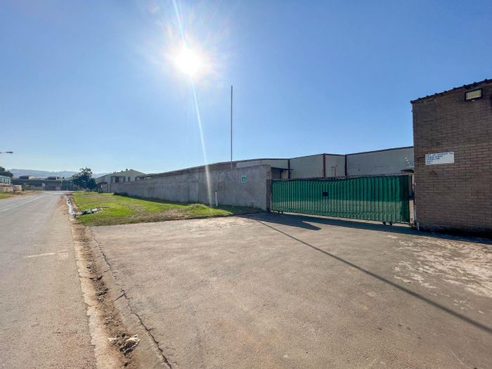 Property #2247479, Industrial rental monthly in Canelands