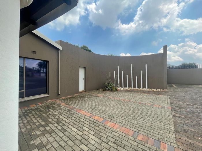 Glen Marais Business For Sale: Spacious with 11 rooms, multiple consultation areas.