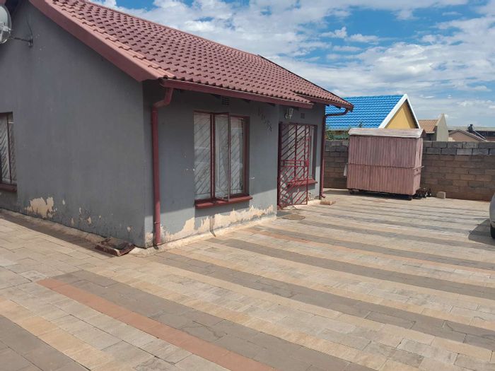 Property #2216630, House for sale in Vosloorus Ext 25