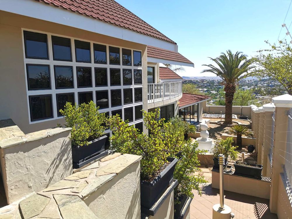 SIDE VIEW FROM THE MAIN DWELLING 