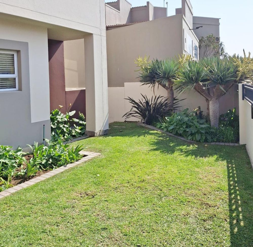 Garden area in front