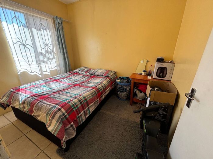 For Sale: 2-bedroom apartment in Roodepoort Central with 24-hour security and communal amenities.