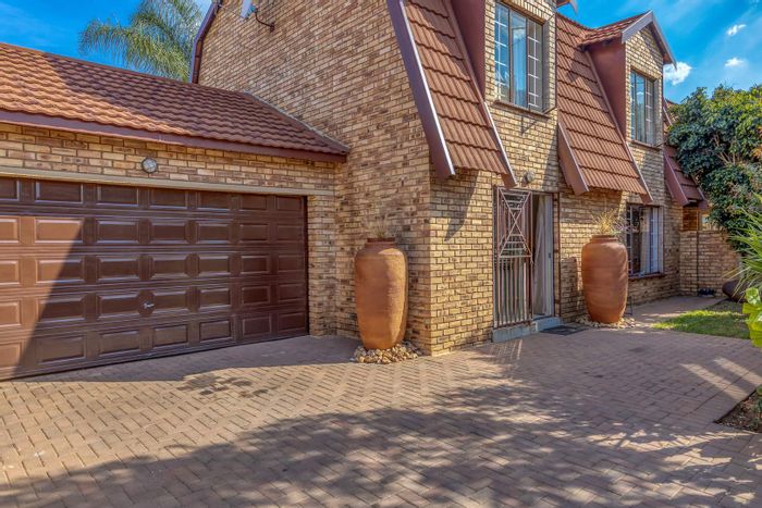 Willowbrook Townhouse For Sale: Open plan living, private garden, pool access.