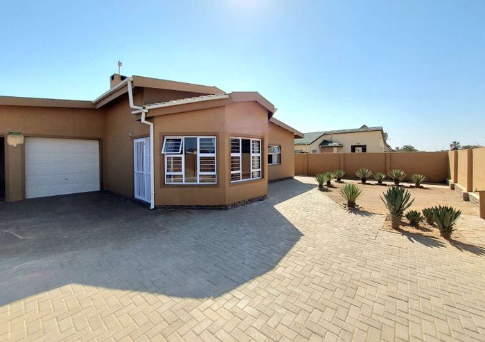 Property #2401054, House For Sale in Suid Duin