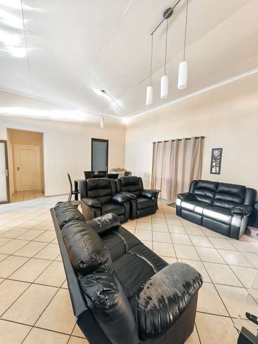 Cimbebasia House For Sale: 3 Bedrooms, En Suites, Double Garage, Spacious Living.
