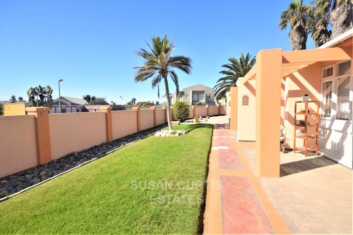 For Sale: Retirement Village in Vineta with spacious unit, communal dining, and gardens.