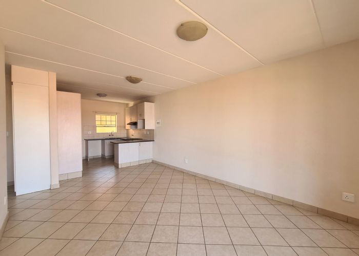 Hazeldean Apartment To Rent: 2 Beds, 2 Baths, Garage, Balcony with Braai.