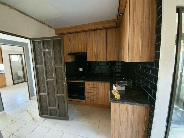 Property #2416319, Apartment Rental Monthly in Wilkoppies