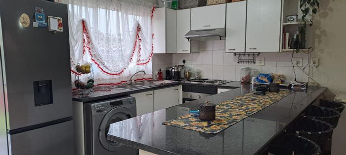 South Crest Townhouse For Sale: 2 Bedrooms, Garage, Garden, Security Features.