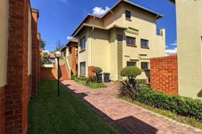 Property #2072511, Apartment sold in Douglasdale