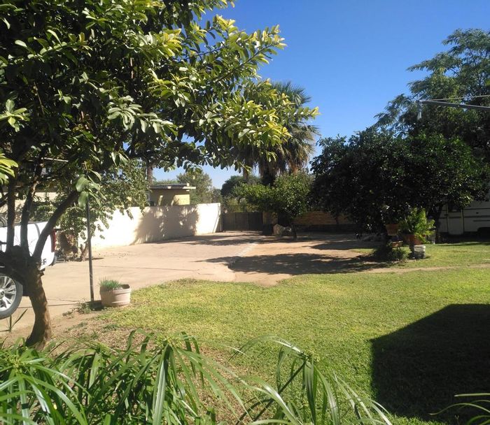 For Sale: Versatile House in Otjiwarongo Central with multiple flats and amenities.