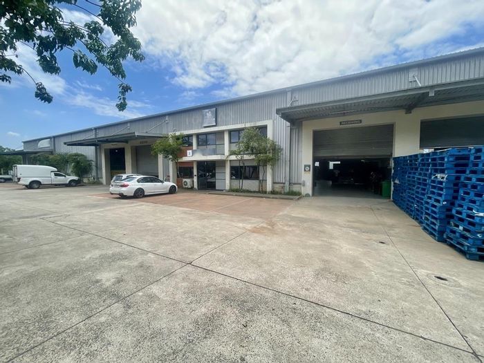 Industrial unit to rent in Riverhorse Valley with office space and 24/7 security.