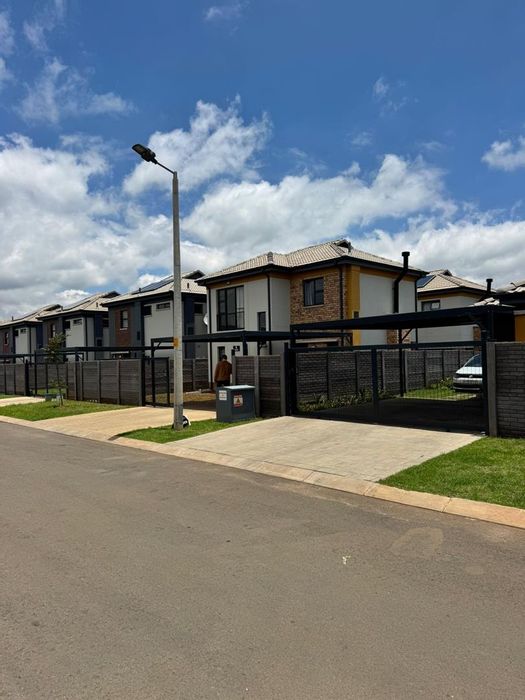 For Sale: Townhouse in Albertsdal with 3 beds, solar unit, double carport.