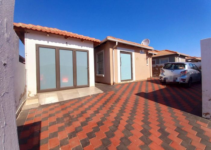 House for Sale in Lotus Gardens: 3 Bedrooms, Garage, Secure Estate Living.