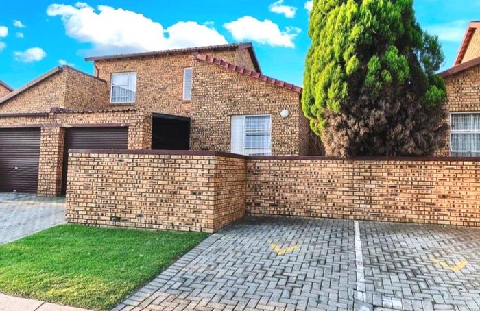 Property #2048320, Townhouse sold in Honeypark