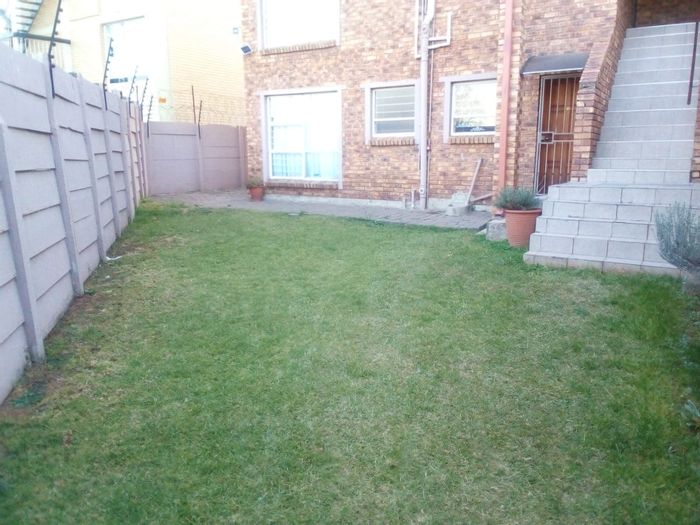 Nimrod Park Townhouse For Sale: 2 beds, garage, gardens, near amenities.