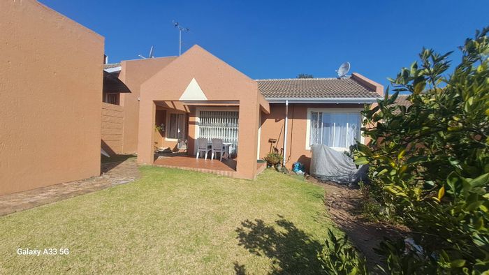 Townhouse For Sale in Buccleuch with Garage, Pool, Patio, and Spacious Garden