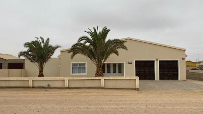 Property #2143204, House For Sale in Henties Bay Central