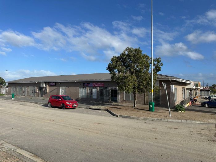 Retail Space To Rent in Eersterivier Central: High foot traffic, prepaid utilities included.