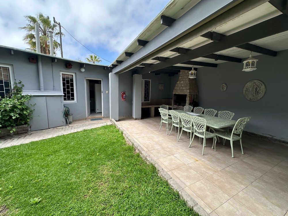 Shared garden space and outside entertainment area for flatletss 