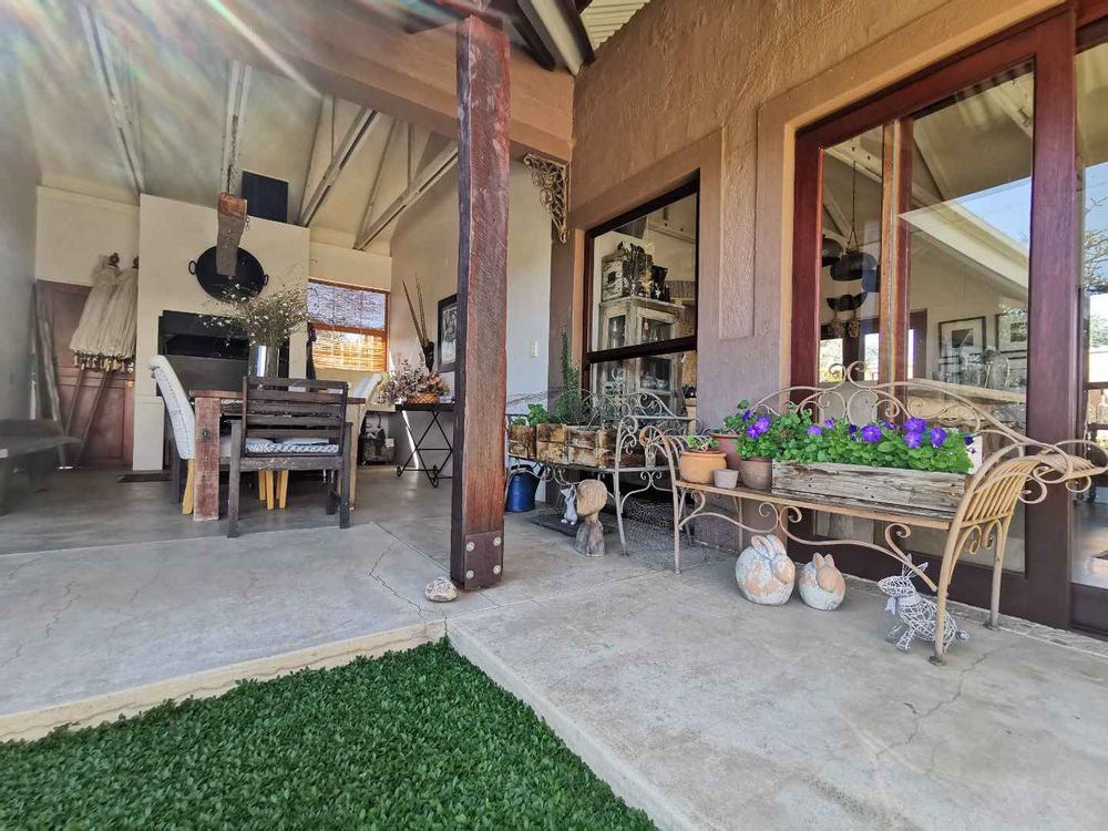 OUTSIDE BRAAI AREA 