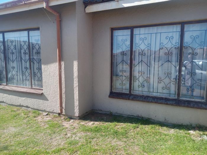 Property #2158067, House pending sale in Thabong