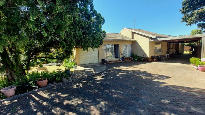 Property #2190618, House for sale in Uitsig