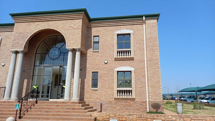 Property #2135104, Office rental monthly in Highveld