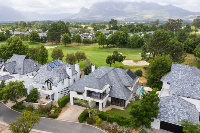 House To Rent in Pearl Valley Golf & Country Estate: 4 beds, pool, golf access.