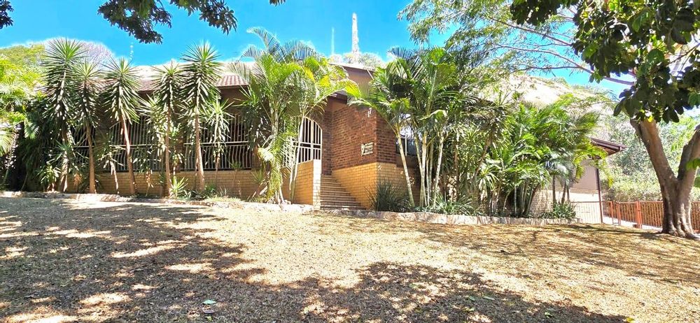 4-bedroom house with a study, Flatlet, 3 garages, covered carport for 8 vehicles, open parking for 8 cars, pool, enclosed patio with built-in braai, 2 x 5000L water tanks, large yard and Wendy house.