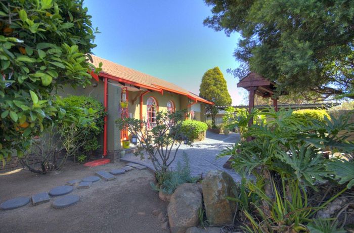 Brackendowns House For Sale: Renovated, 3 beds, landscaped gardens, security features.