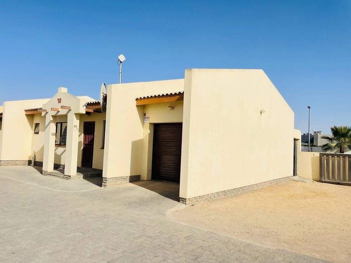 Property #2401310, Townhouse For Sale in Mondesa
