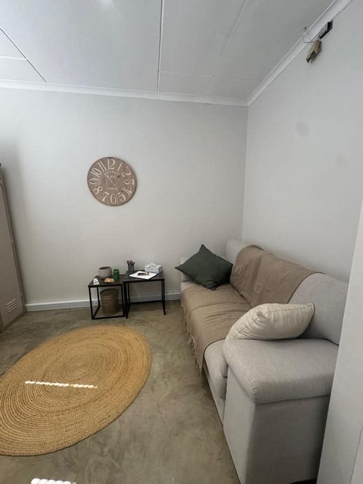 Eros Mixed Use Property To Rent: Ideal for Medical/Admin Offices with Ample Parking.
