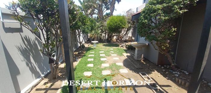 House for Sale in Lagoon: 4 bedrooms, pool, guest flat, and garden.