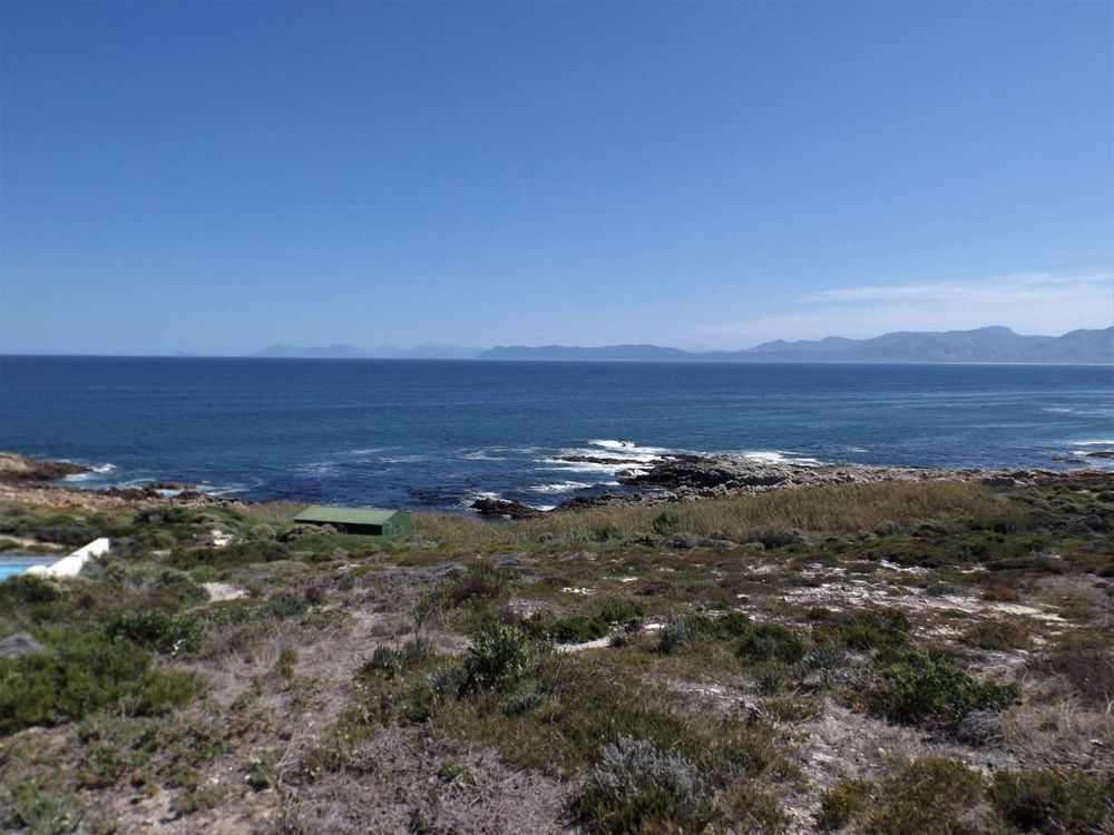 Permanent Sea View to the front; Hermanus & Hangklip coastlines clearly visible at the back.