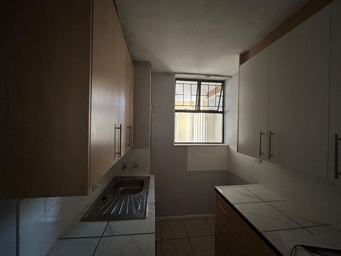 Sunnyside Apartment For Sale: 3 Bedrooms, Garage, and Confined Kitchen.