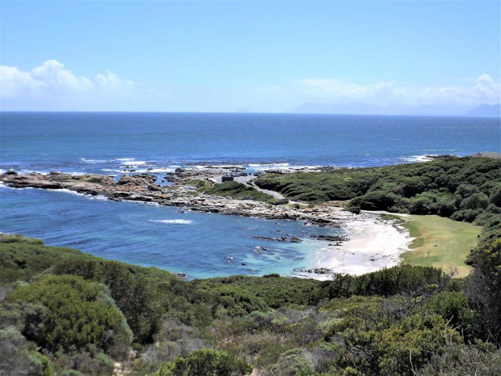 Stanfords Cove "beach" - about 1500 metres walking distance away from us.