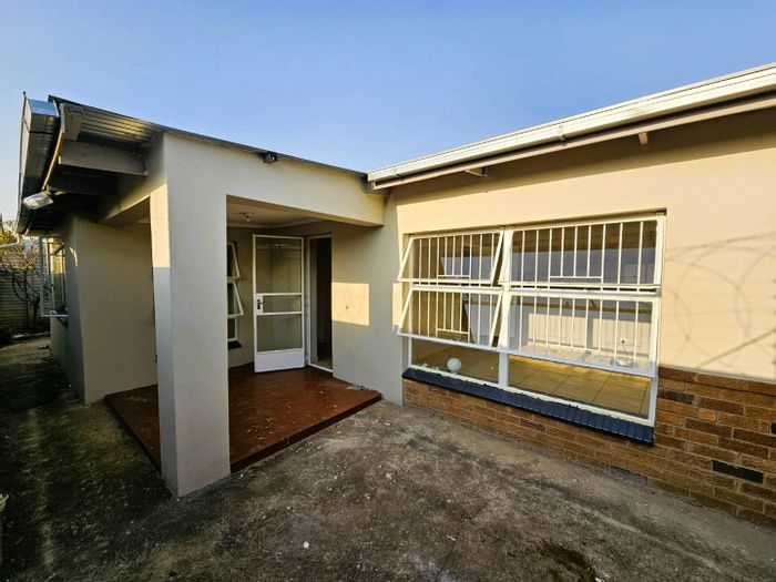 2-Bedroom House To Rent in Daspoort with garden, parking, and no loadshedding.