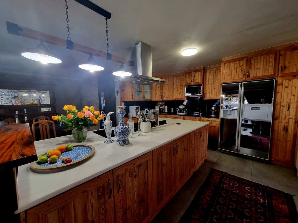 Kitchen with oregan wood