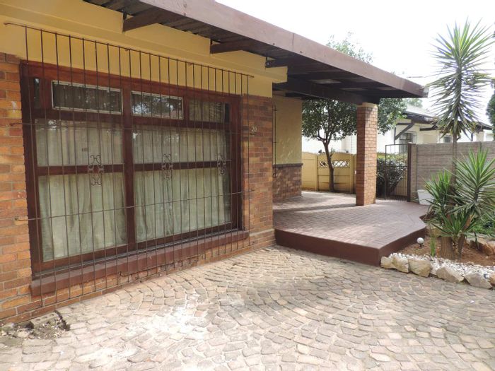 Delville House To Rent: 3 Bedrooms, private garden, garage, security features included.