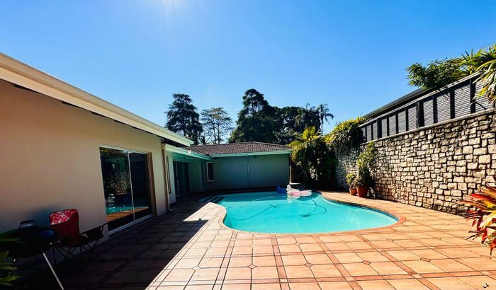 3-Bedroom House To Rent in Everton with pool, office, and pub amenities.