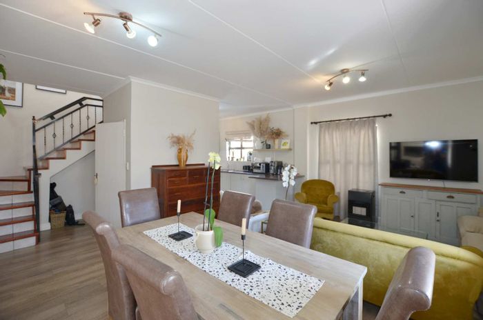 Royal Ascot Townhouse To Rent: 3 bedrooms, double garage, gated estate, pet-friendly.