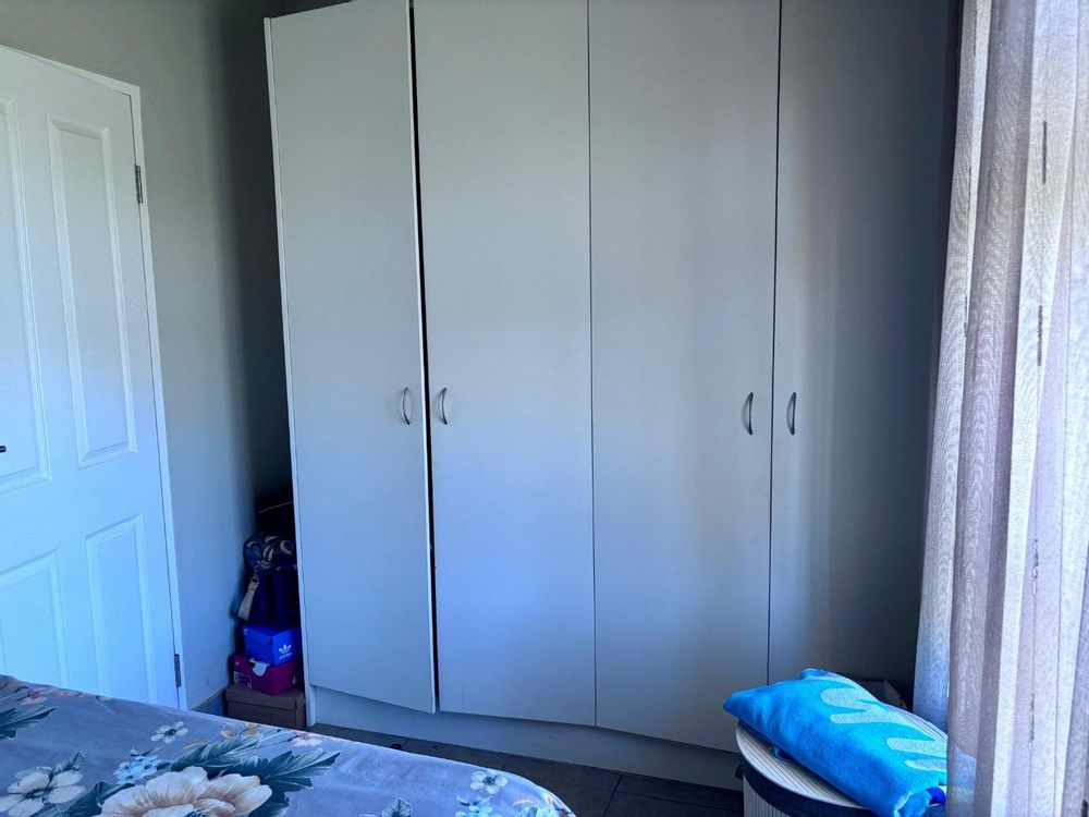 2nd bedroom with build in cupboards
