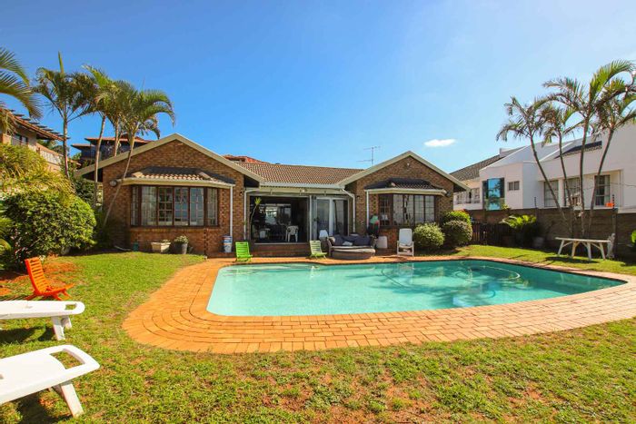 For Sale: House in Umhlanga Central with 3 income flats and sea views.