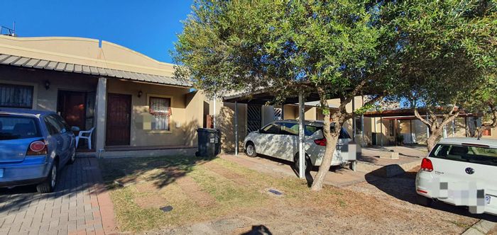 House for Sale in Silversands: 1 bedroom, parks, security, near shopping.
