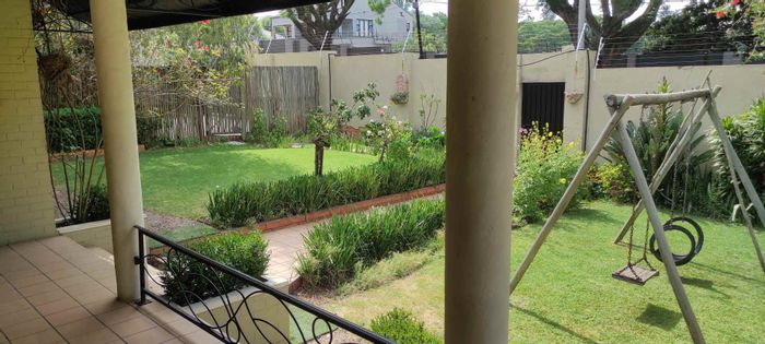 House To Rent in Highlands North: Secure, pool access, spacious garden, and modern kitchen.