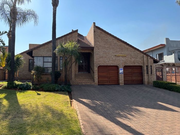 Laudium House For Sale: Spacious living, security features, and entertainment area.